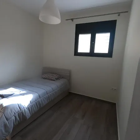 65 Sqm Modern House With 600 Sqm Garden For 4 Guests Apartmán