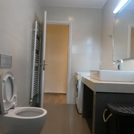 65 Sqm Modern House With 600 Sqm Garden For 4 Guests Apartmán