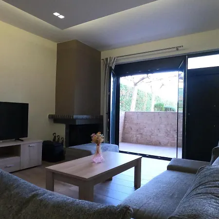 65 Sqm Modern House With 600 Sqm Garden For 4 Guests Apartmán Dhrosiá