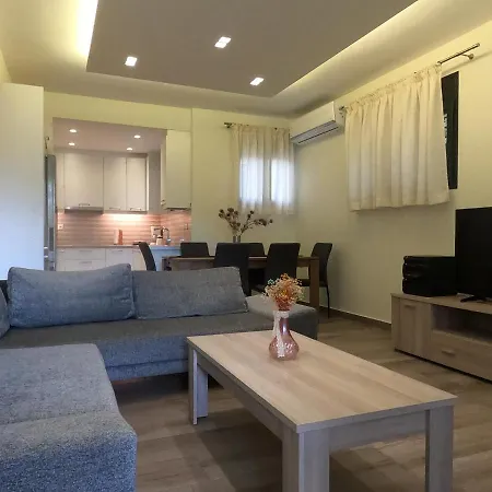 65 Sqm Modern House With 600 Sqm Garden For 4 Guests Apartmán Dhrosiá