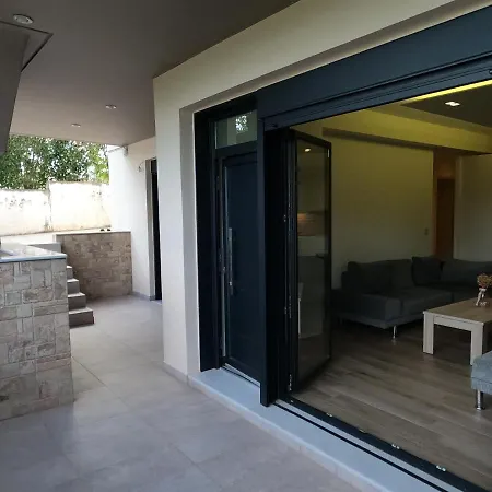 65 Sqm Modern House With 600 Sqm Garden For 4 Guests