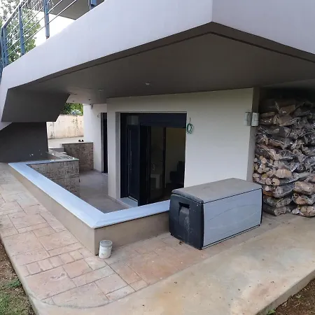 Apartmán 65 Sqm Modern House With 600 Sqm Garden For 4 Guests