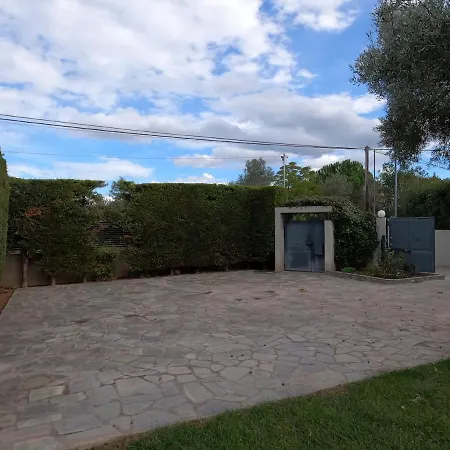 65 Sqm Modern House With 600 Sqm Garden For 4 Guests Dhrosiá