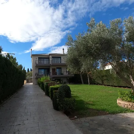 65 Sqm Modern House With 600 Sqm Garden For 4 Guests *