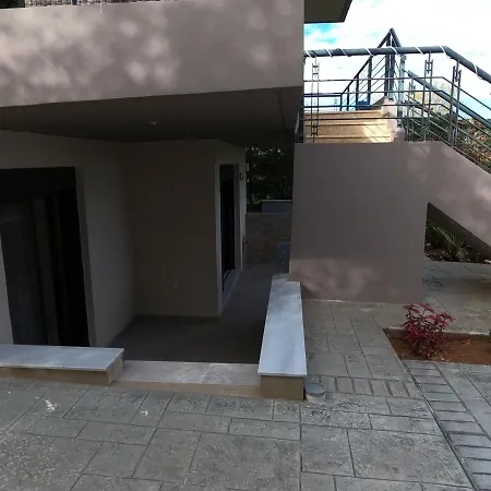 65 Sqm Modern House With 600 Sqm Garden For 4 Guests Apartmán