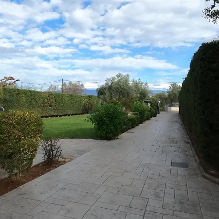 Apartmán 65 Sqm Modern House With 600 Sqm Garden For 4 Guests *